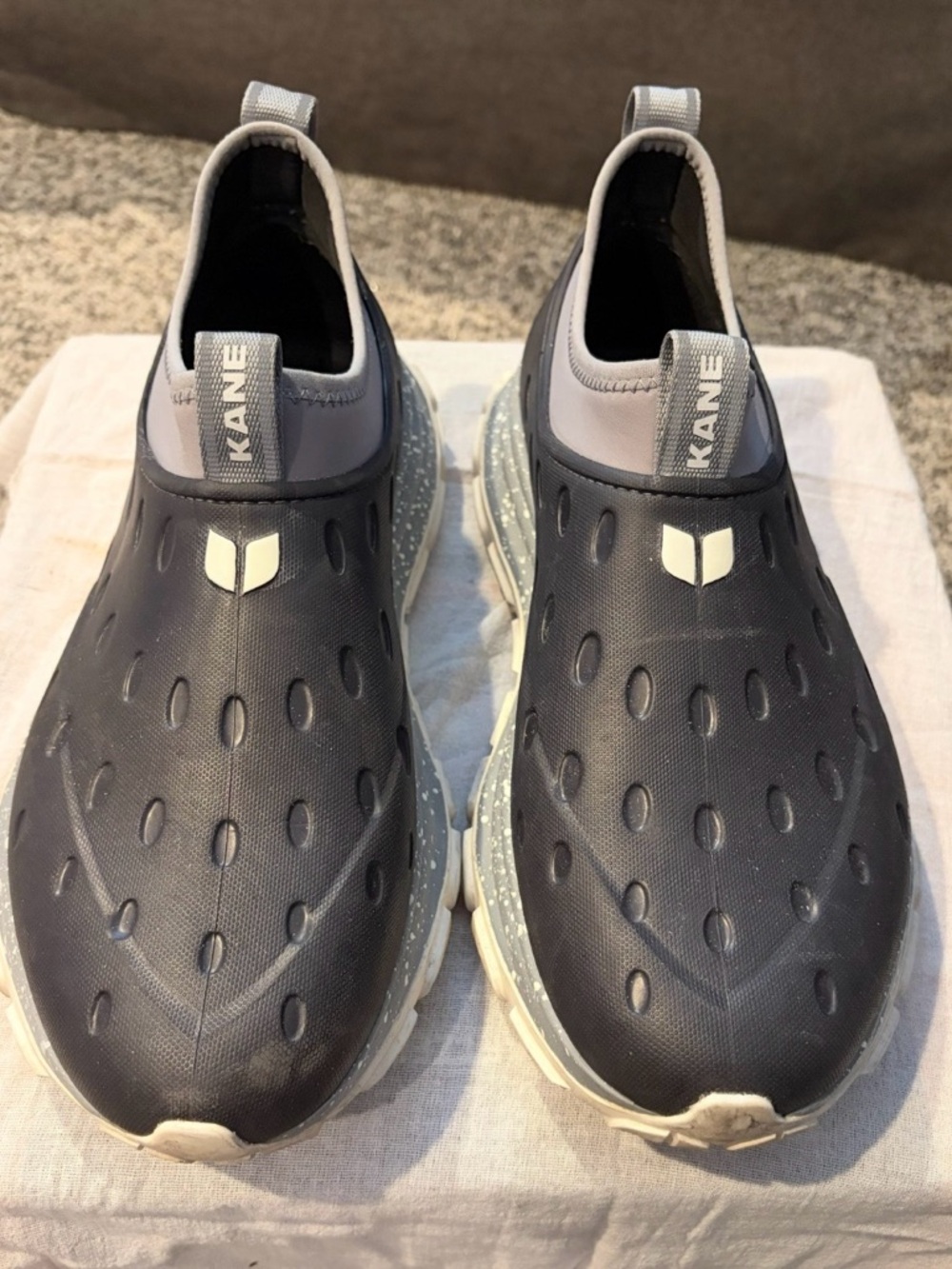 Kane Men’s Slip-On Athletic Shoes in Dark Gray